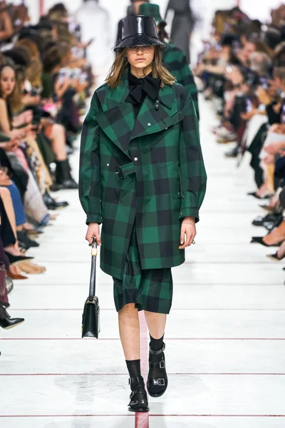 Look 11
